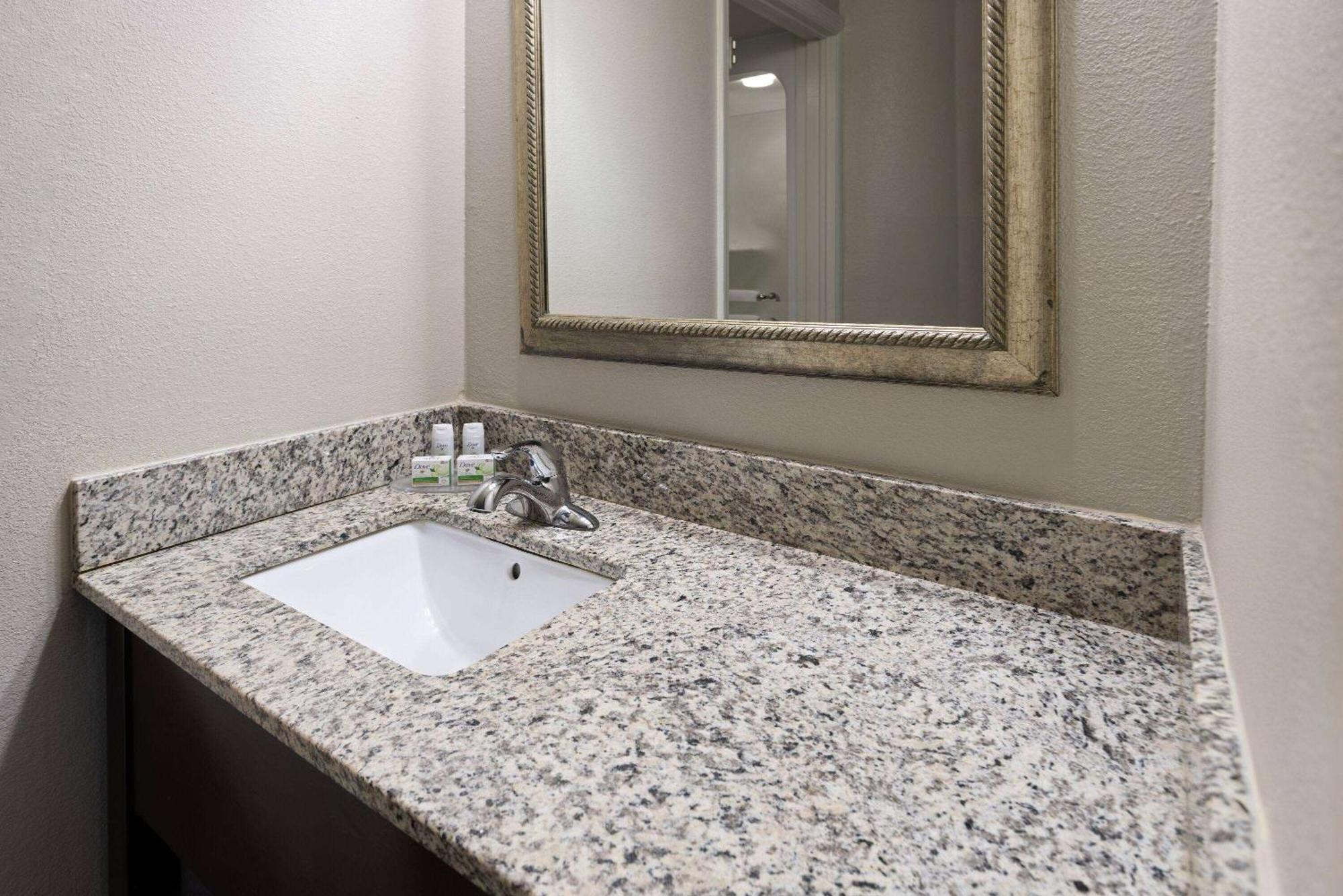 Baymont By Wyndham Newark At University Of Delaware Экстерьер фото
